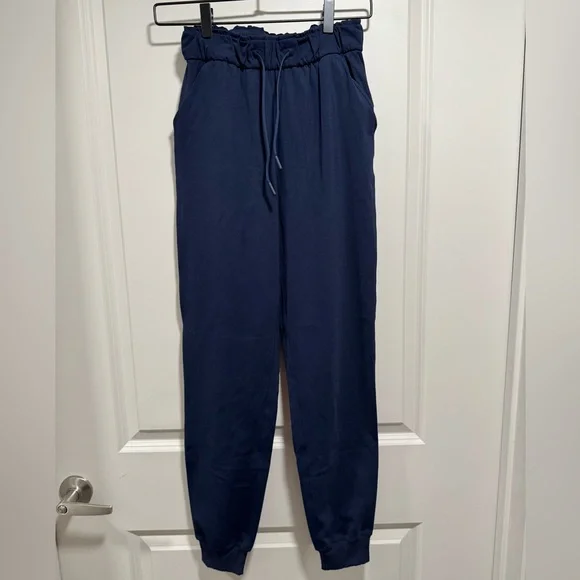 Like New! Lululemon Stretch HR Jogger *Full Length - Picture 2 of 7